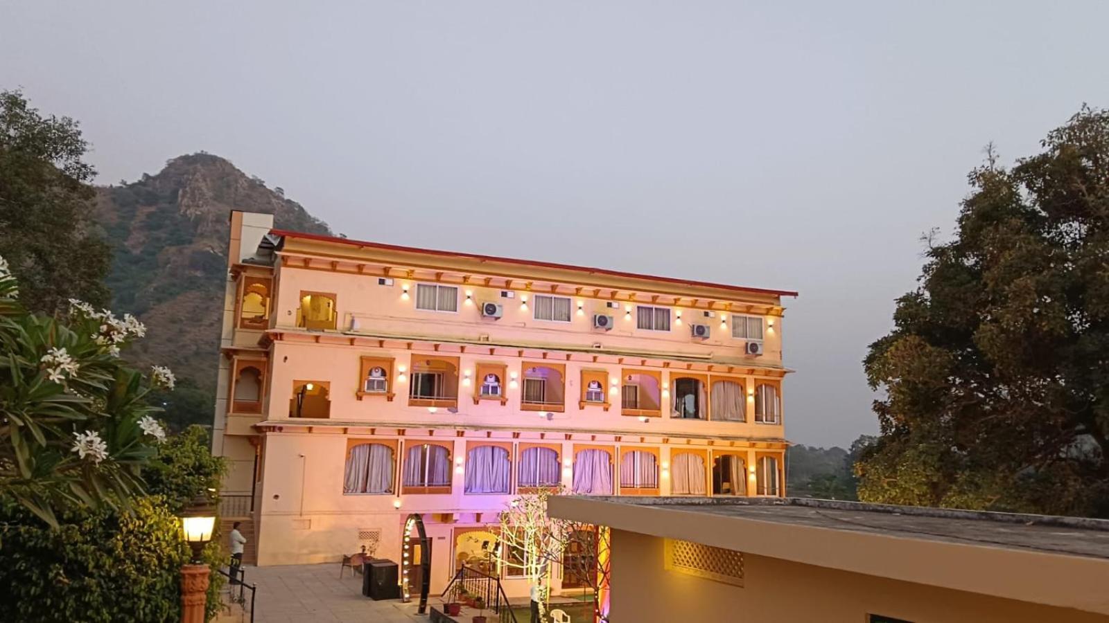 Udai Nature Valley Resort - A Peace Full Farmhouse Resort Udaipur Esterno foto